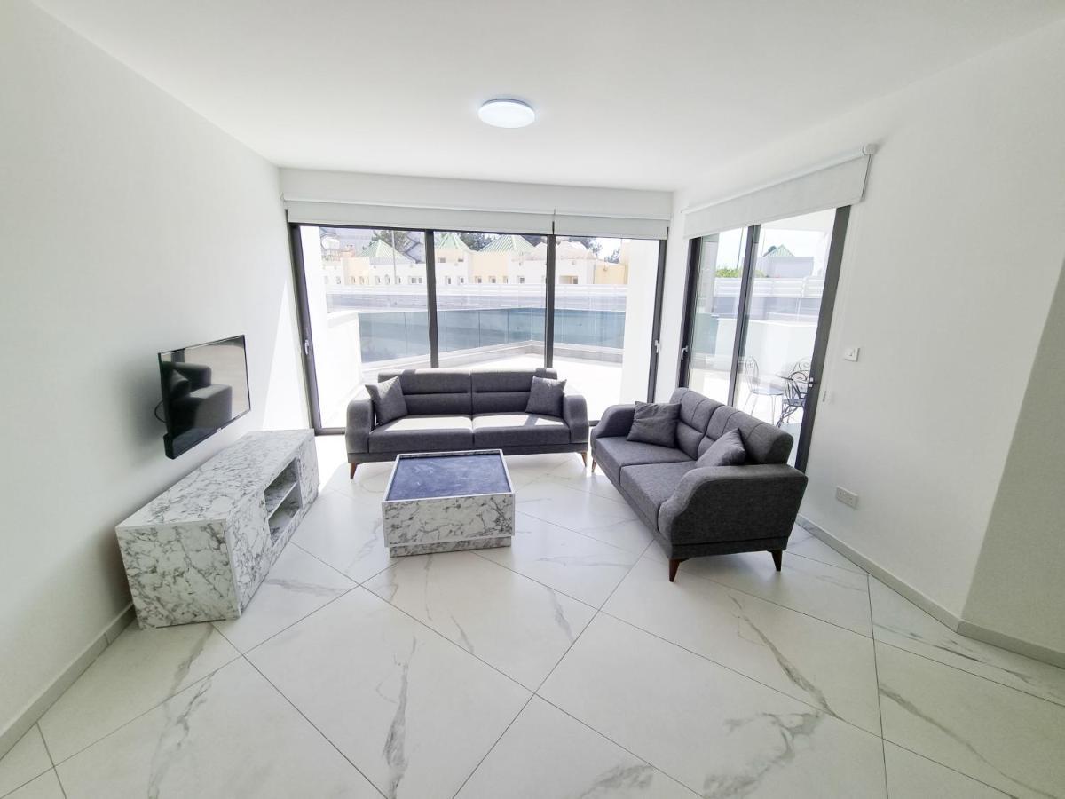 Shades Of Blue Apartment Larnaca Extérieur photo