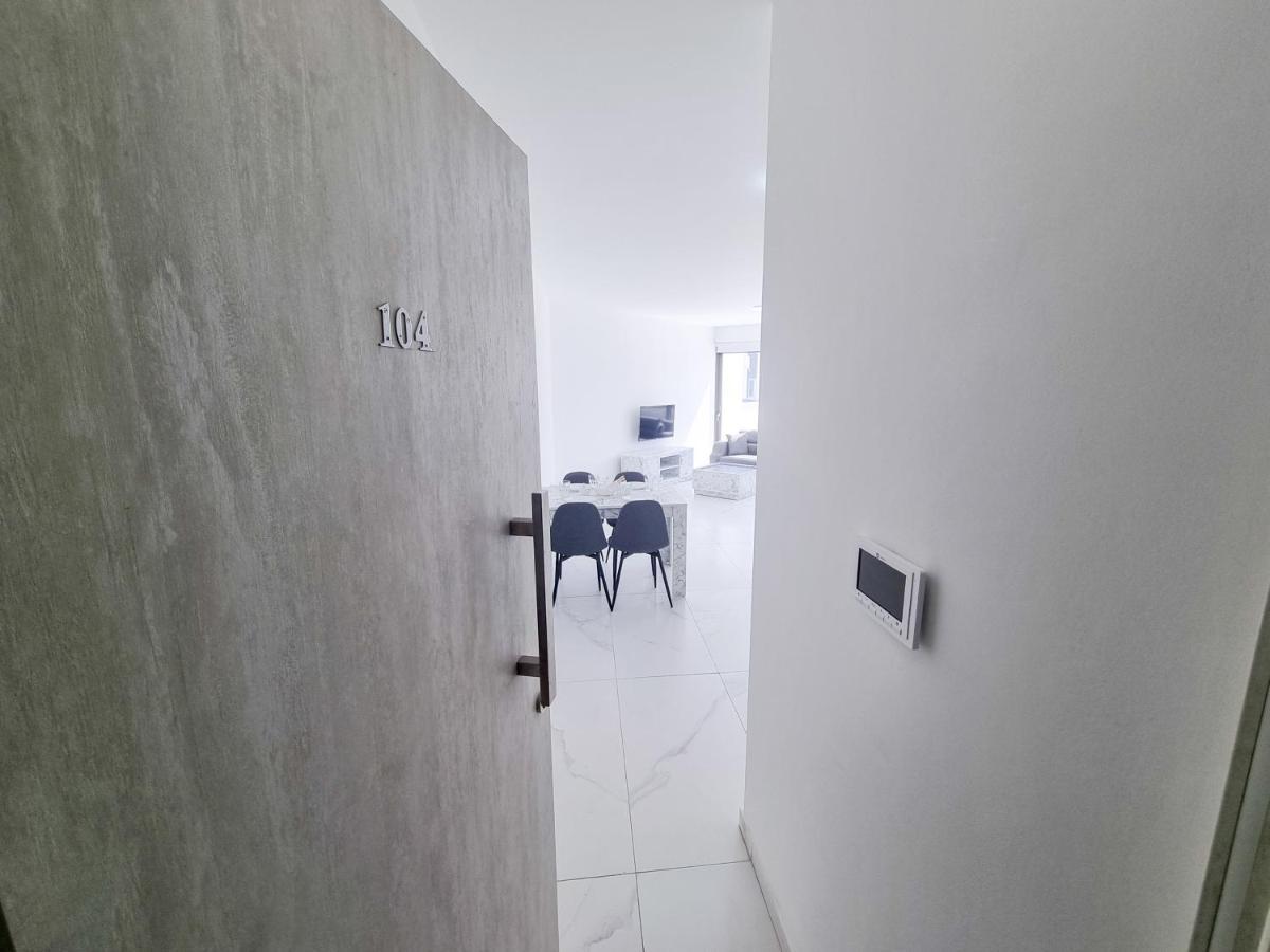 Shades Of Blue Apartment Larnaca Extérieur photo
