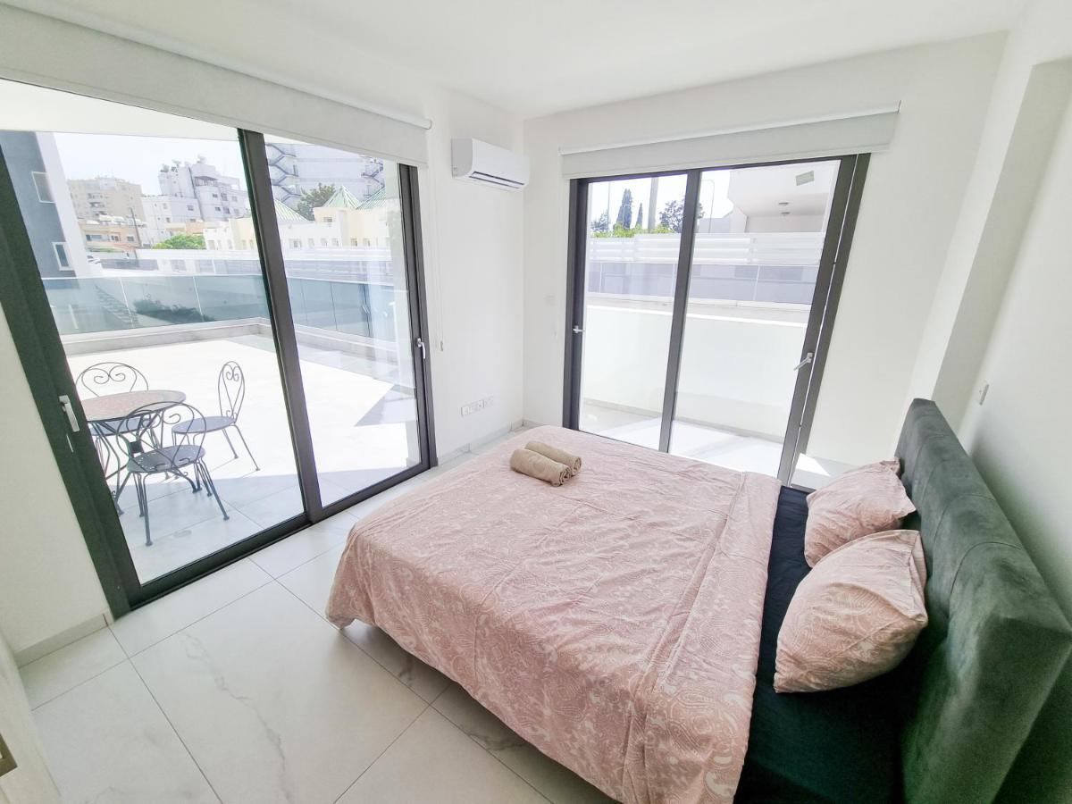 Shades Of Blue Apartment Larnaca Extérieur photo