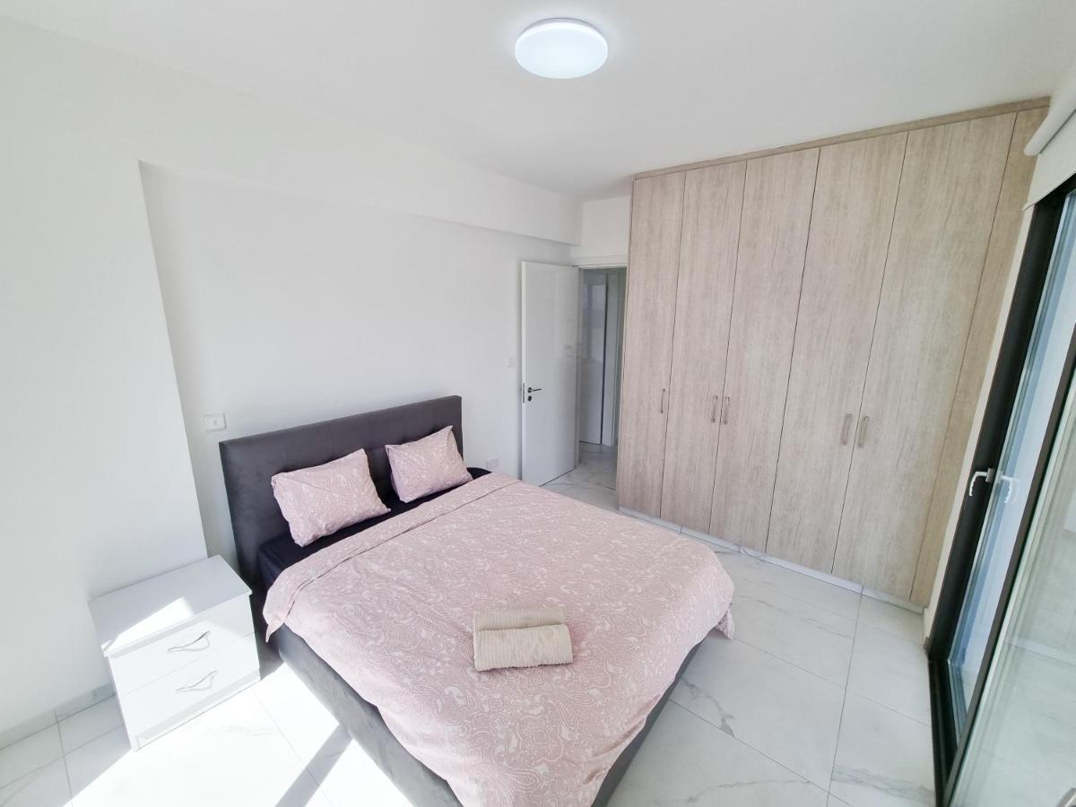 Shades Of Blue Apartment Larnaca Extérieur photo